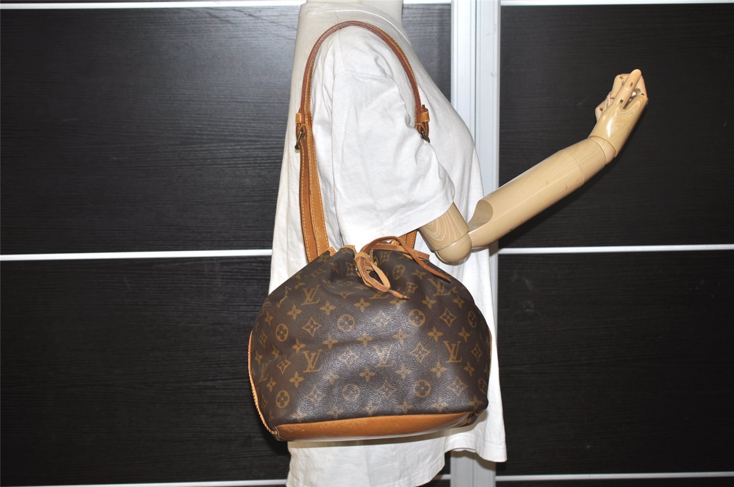 Authentic Louis Vuitton Monogram Petit Noe M42226 Shoulder Drawstring Bag 8885I