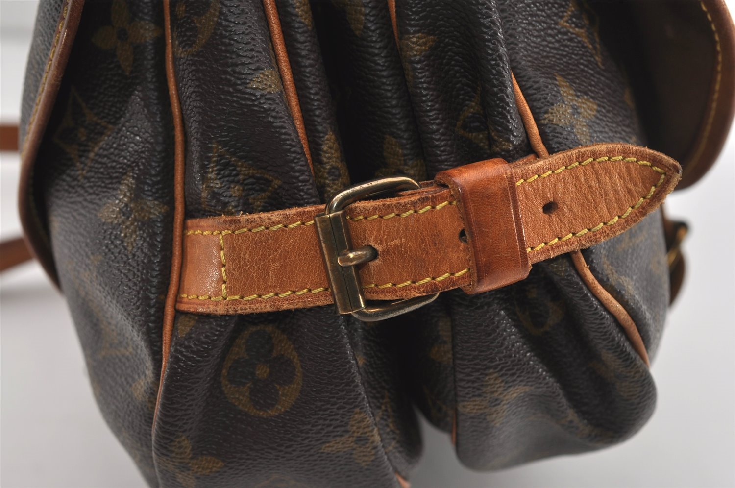 Authentic Louis Vuitton Monogram Saumur 30 Shoulder Cross Bag M42256 LV 8897I