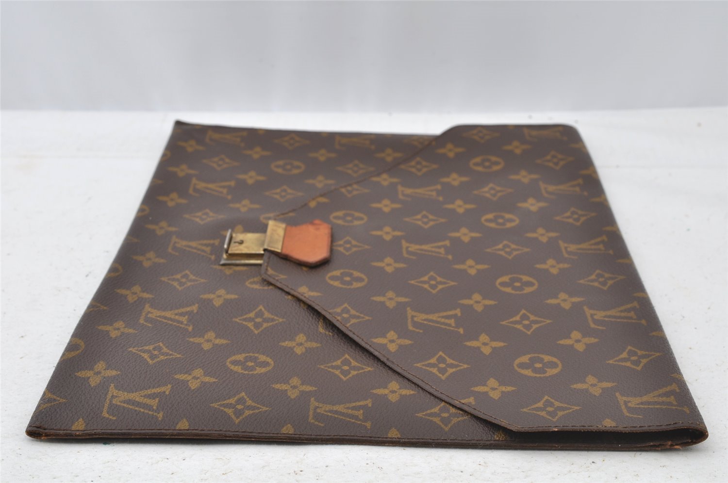 Authentic Louis Vuitton Monogram Poche Plate Documents Case M53522 LV 8898I
