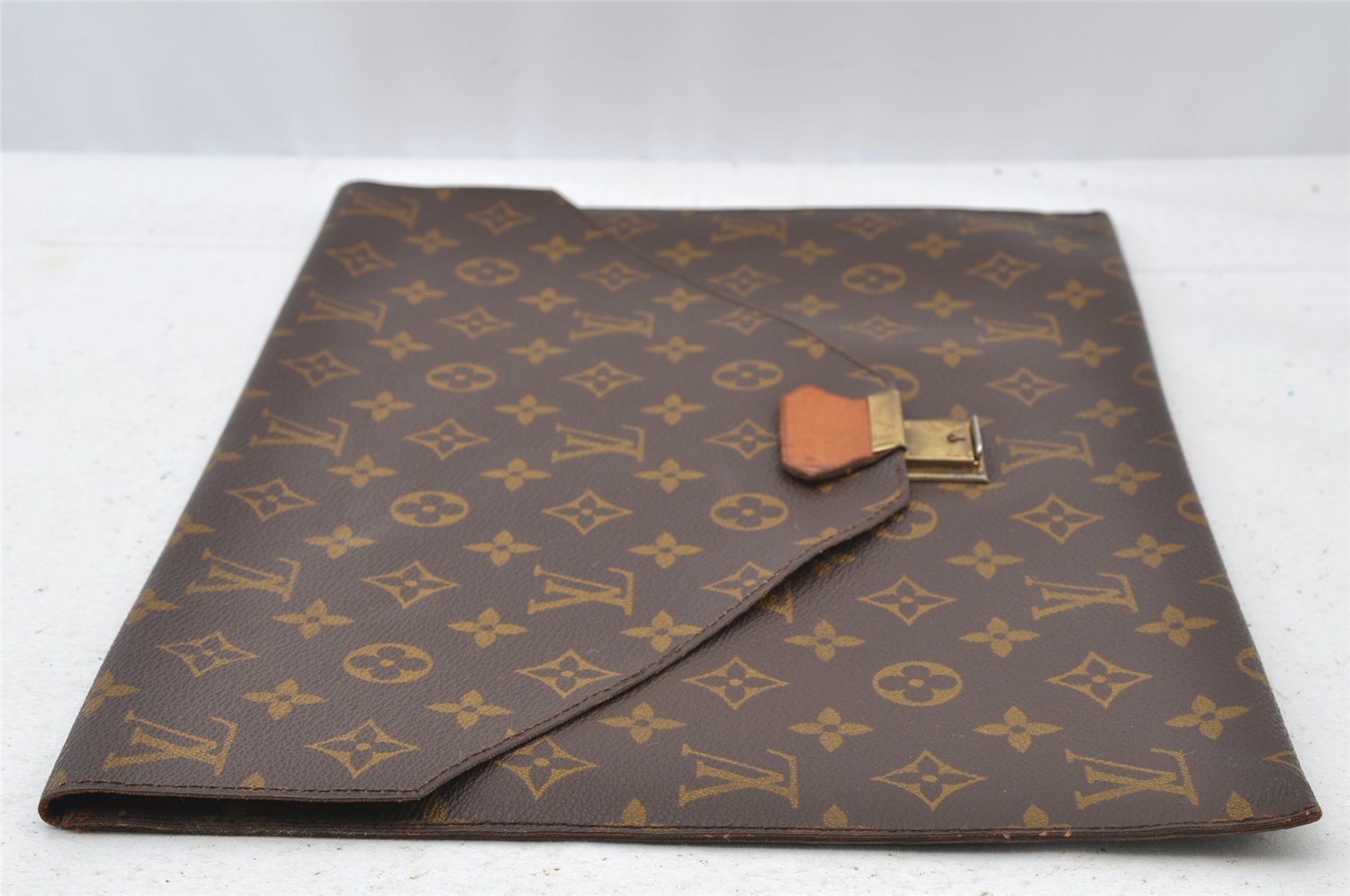 Authentic Louis Vuitton Monogram Poche Plate Documents Case M53522 LV 8898I