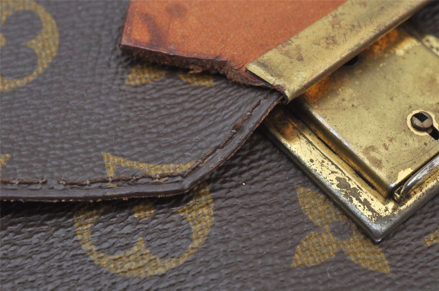 Authentic Louis Vuitton Monogram Poche Plate Documents Case M53522 LV 8898I