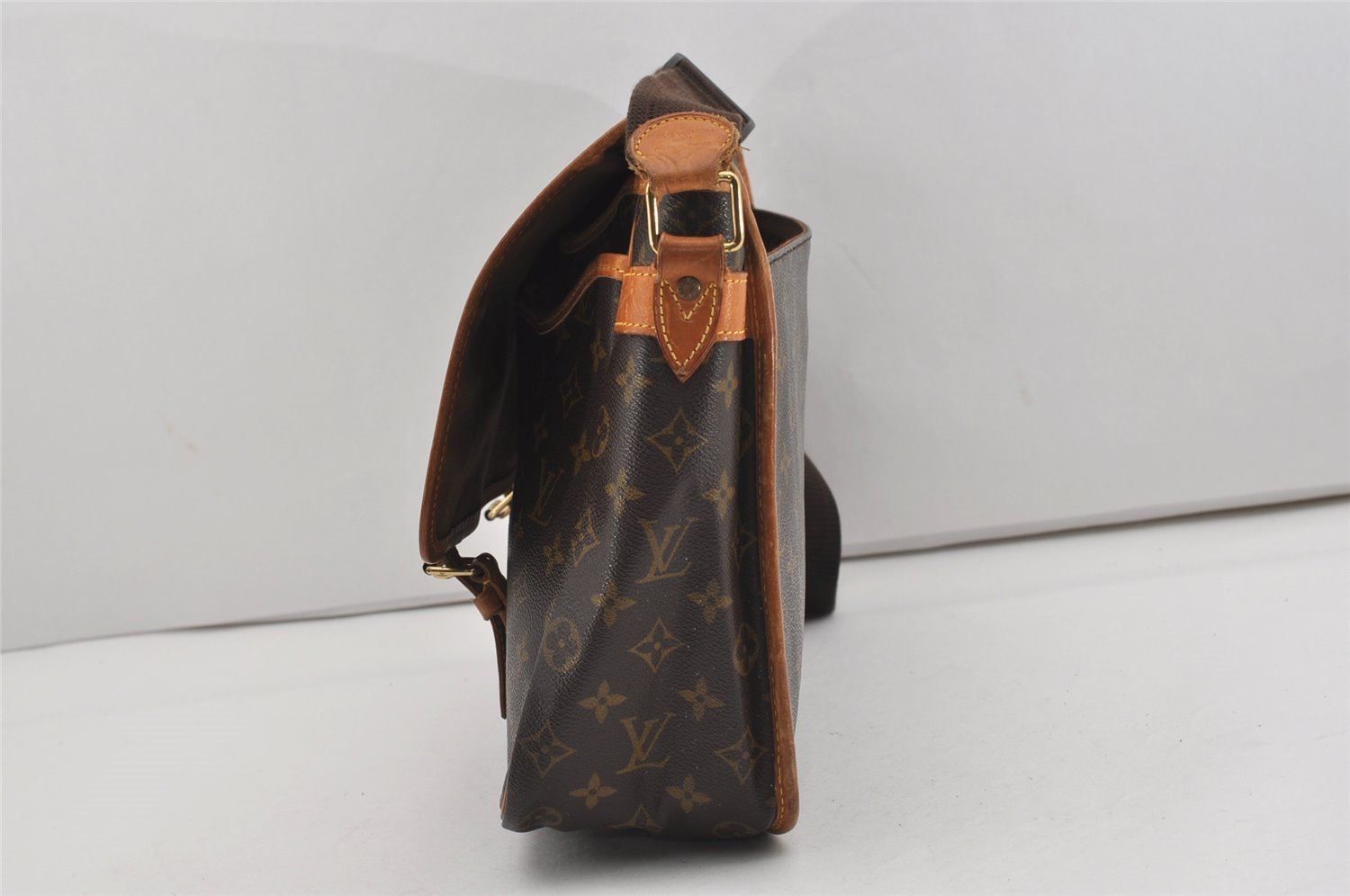 Authentic Louis Vuitton Monogram Gibeciere GM Shoulder Cross Bag M42246 LV 8907I