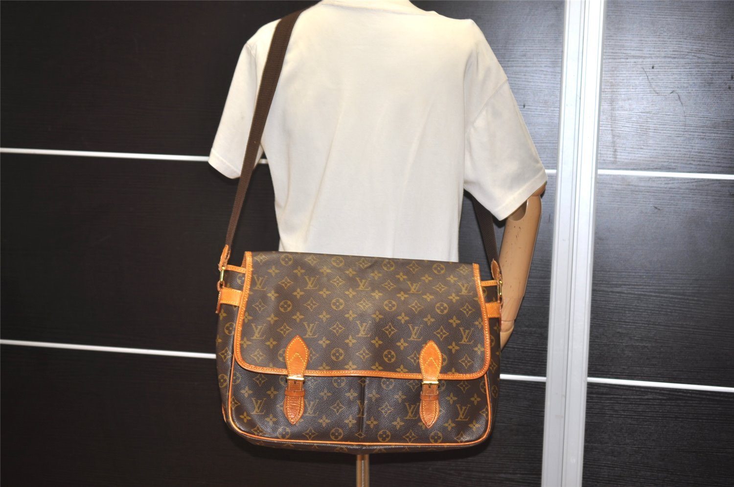 Authentic Louis Vuitton Monogram Gibeciere GM Shoulder Cross Bag M42246 LV 8907I