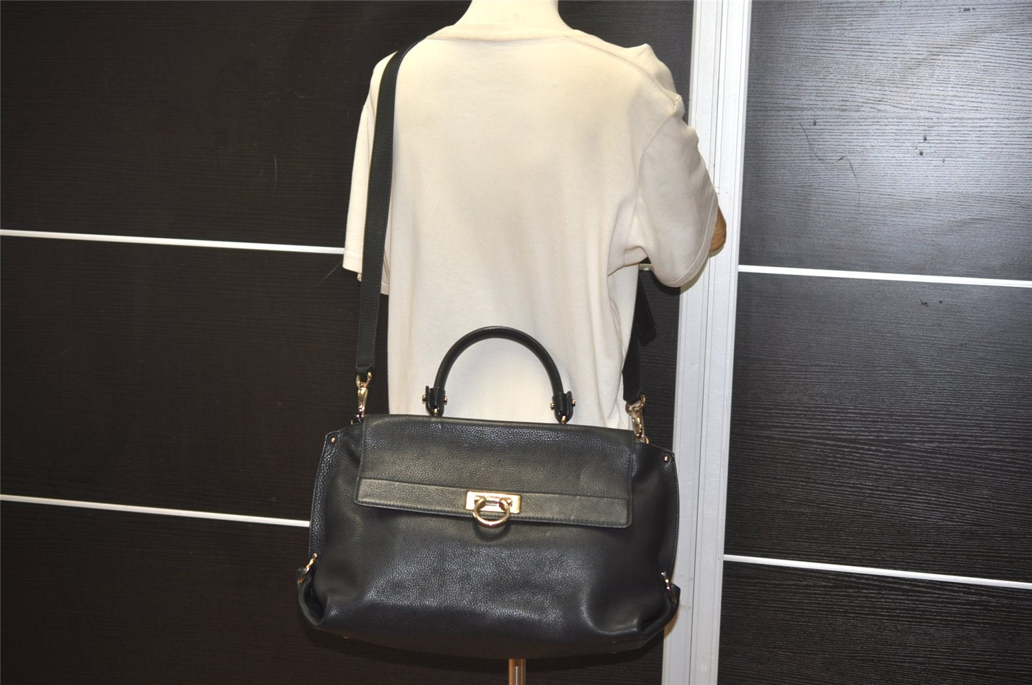 Authentic Salvatore Ferragamo Sophia Gancini Leather 2Way Hand Bag Black 8909J