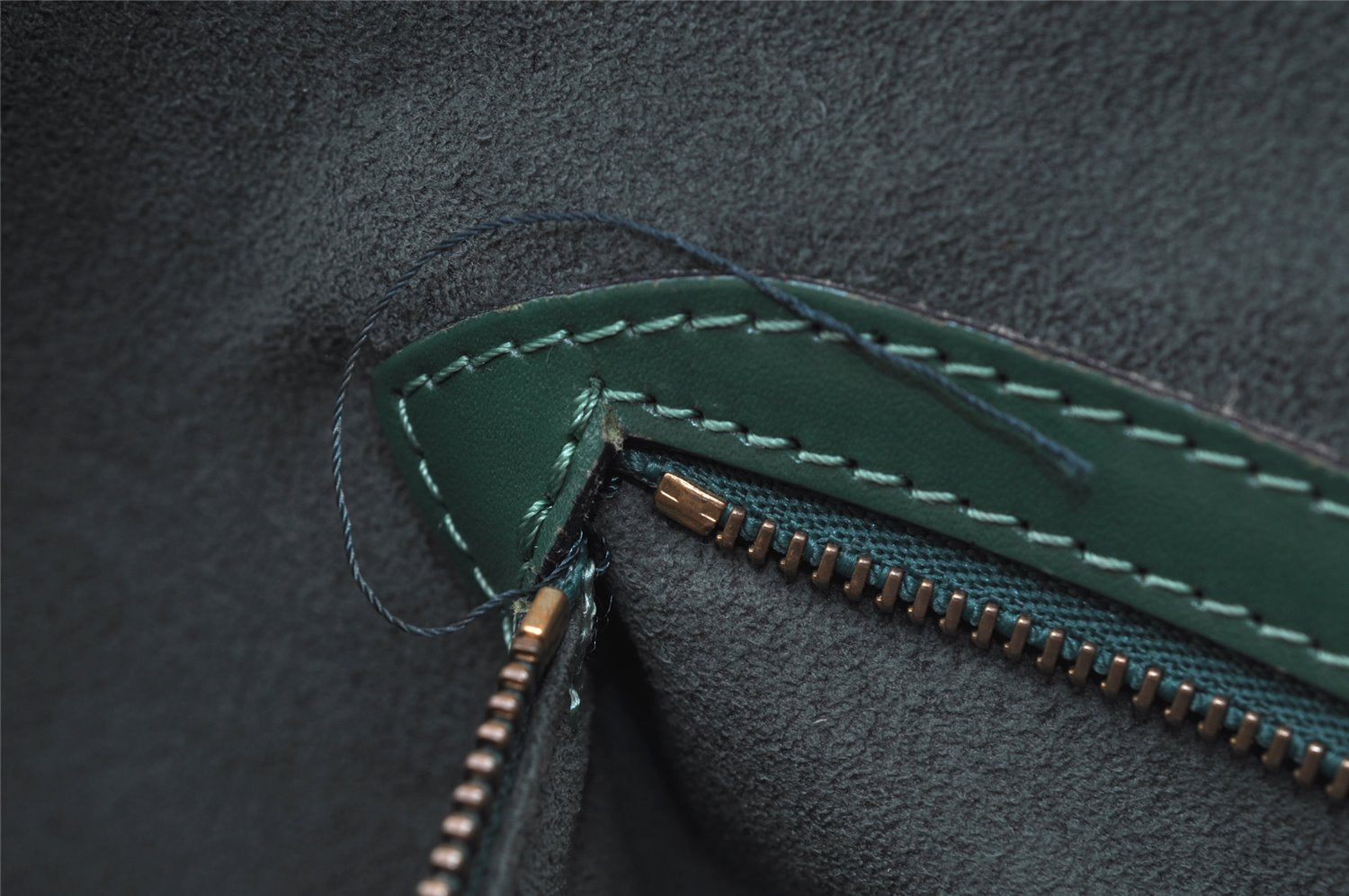 Authentic Louis Vuitton Epi Lussac Shoulder Tote Bag Green M52284 LV 8921J