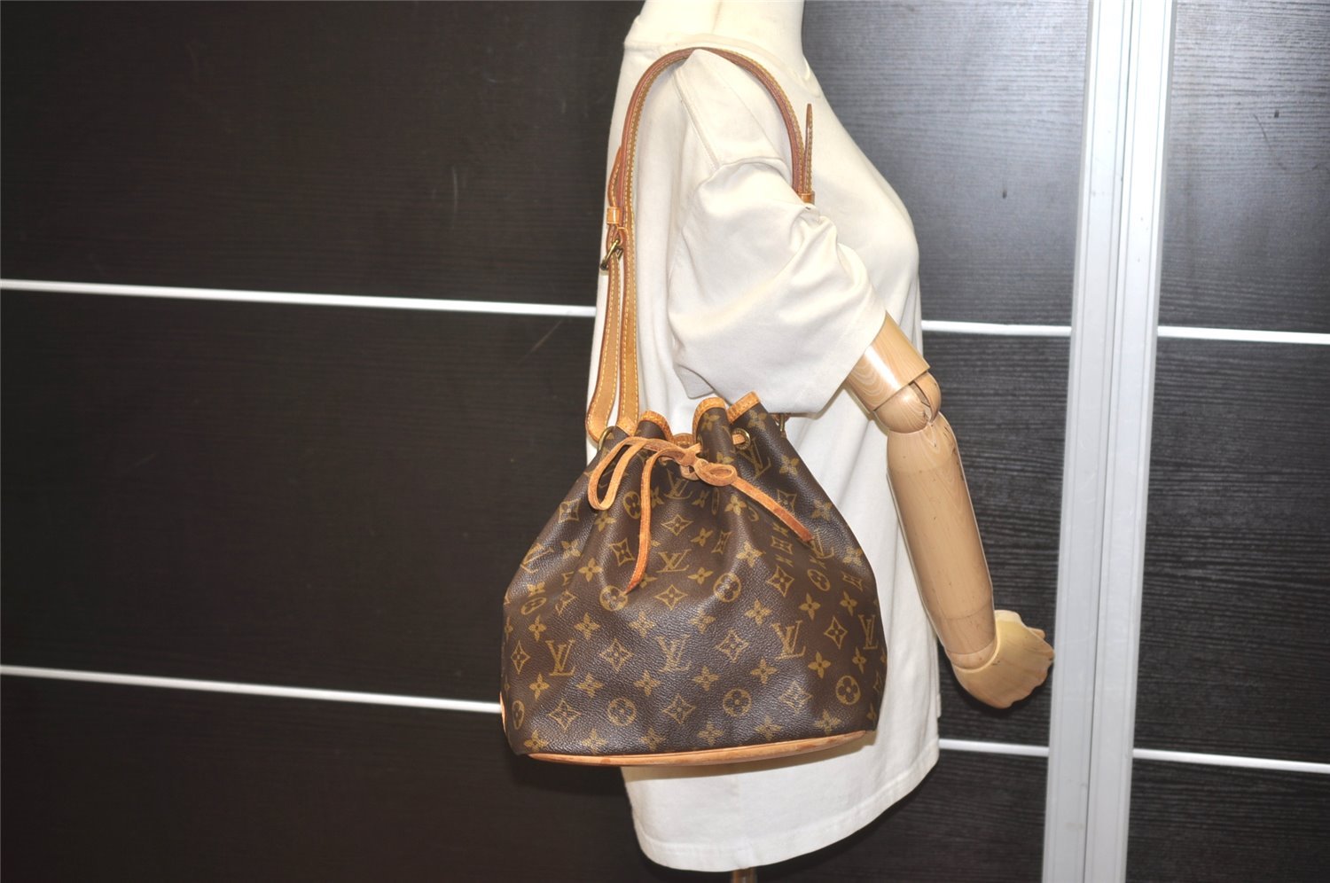 Authentic Louis Vuitton Monogram Petit Noe M42226 Shoulder Drawstring Bag 8925I