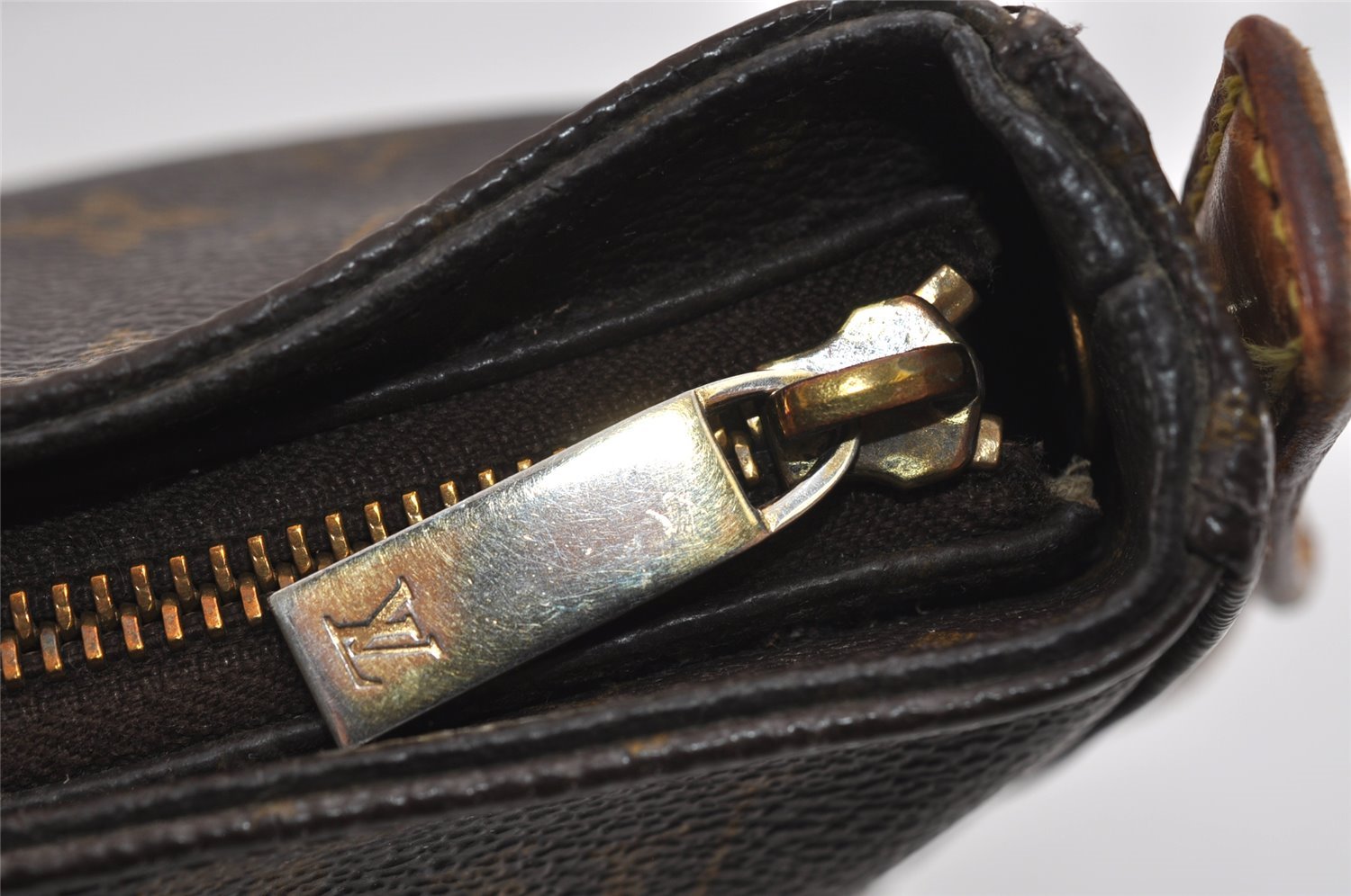 Authentic Louis Vuitton Monogram Looping MM Shoulder Bag M51146 LV 8931I