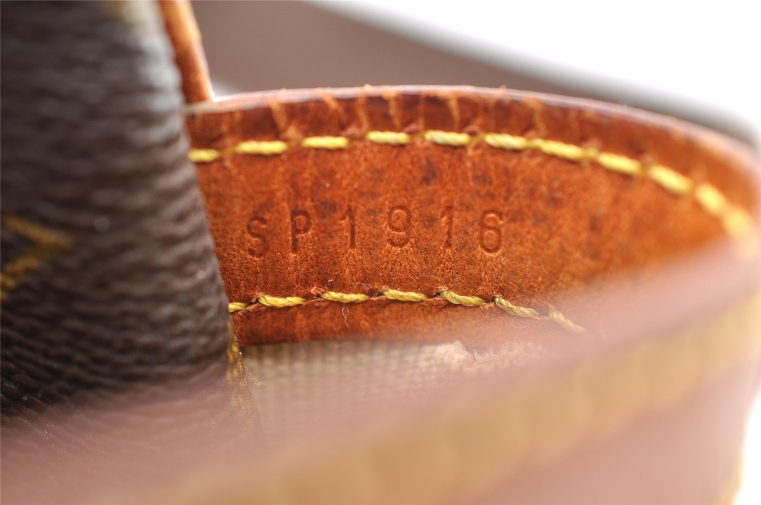 Authentic Louis Vuitton Monogram Reporter PM Shoulder Bag M45254 LV Junk 8934I