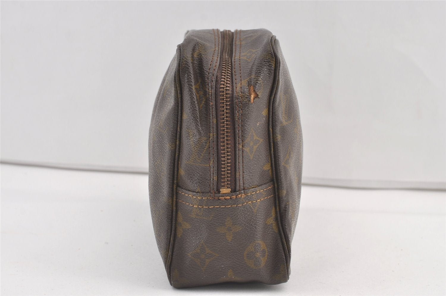 Auth Louis Vuitton Monogram Trousse Toilette 25 Clutch Hand Bag M47527 LV 8937J