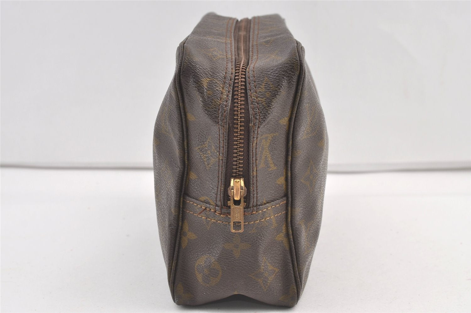 Auth Louis Vuitton Monogram Trousse Toilette 25 Clutch Hand Bag M47527 LV 8937J