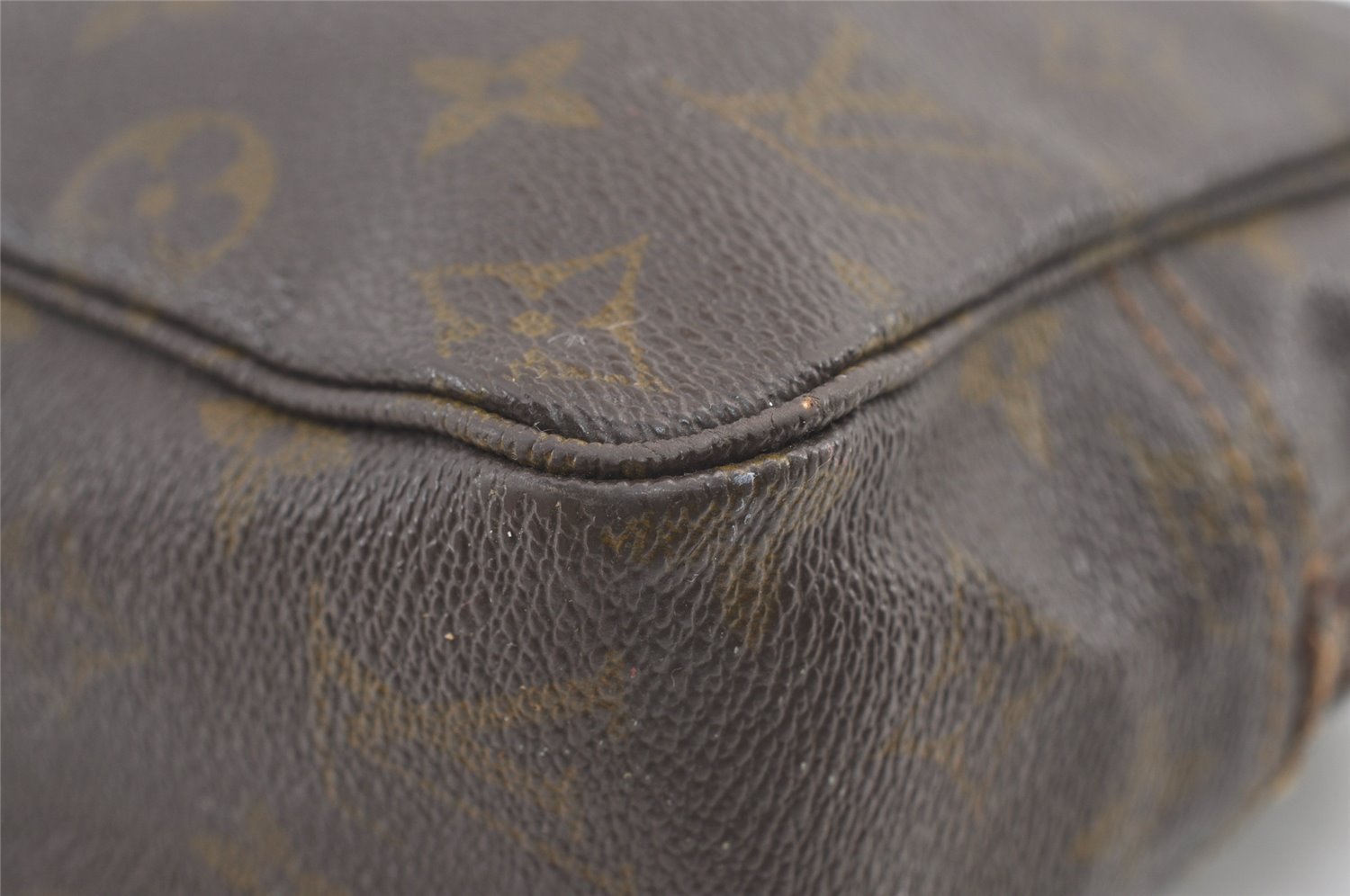 Auth Louis Vuitton Monogram Trousse Toilette 25 Clutch Hand Bag M47527 LV 8937J