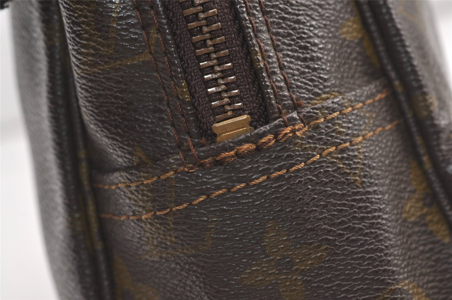 Auth Louis Vuitton Monogram Trousse Toilette 25 Clutch Hand Bag M47527 LV 8937J