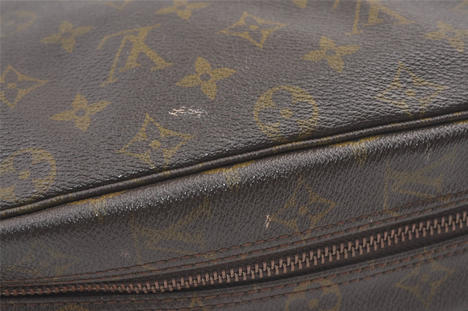 Auth Louis Vuitton Monogram Trousse Toilette 25 Clutch Hand Bag M47527 LV 8937J