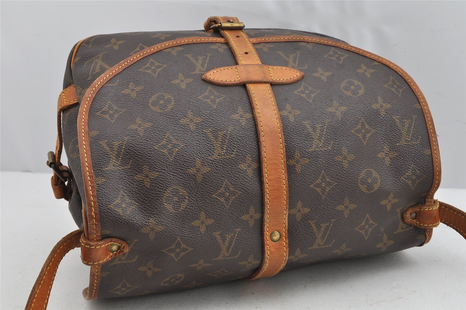 Authentic Louis Vuitton Monogram Saumur 30 Shoulder Cross Bag M42256 LV 8938J