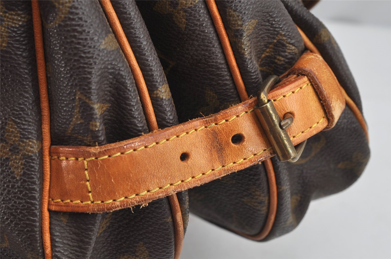 Authentic Louis Vuitton Monogram Saumur 30 Shoulder Cross Bag M42256 LV 8938J