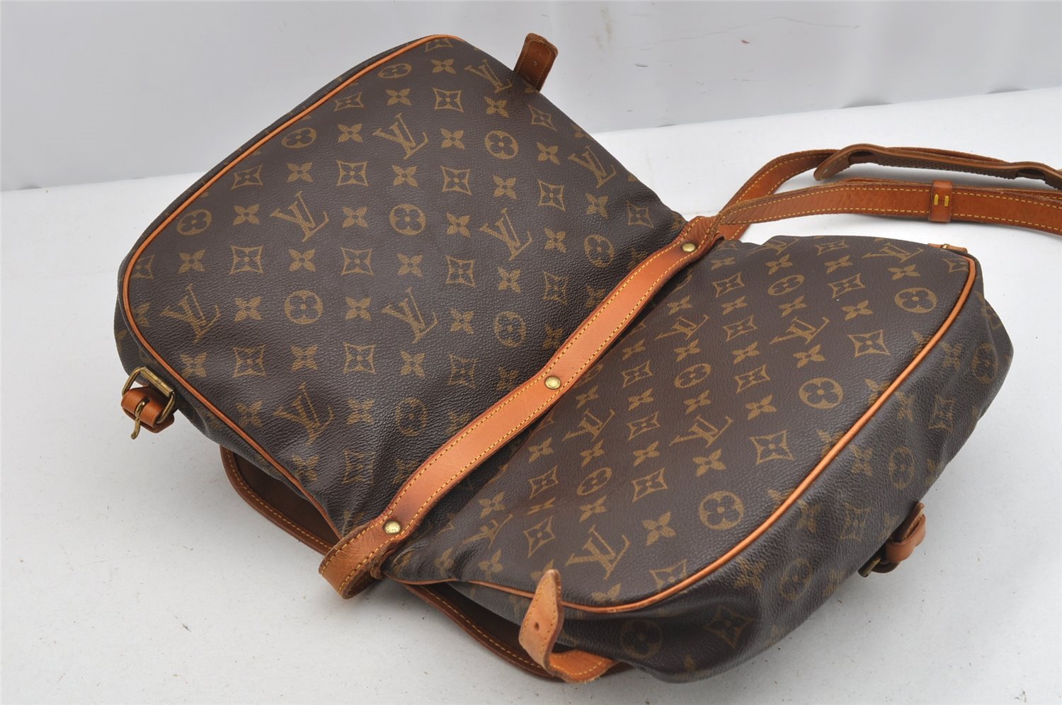 Authentic Louis Vuitton Monogram Saumur 30 Shoulder Cross Bag M42256 LV 8938J
