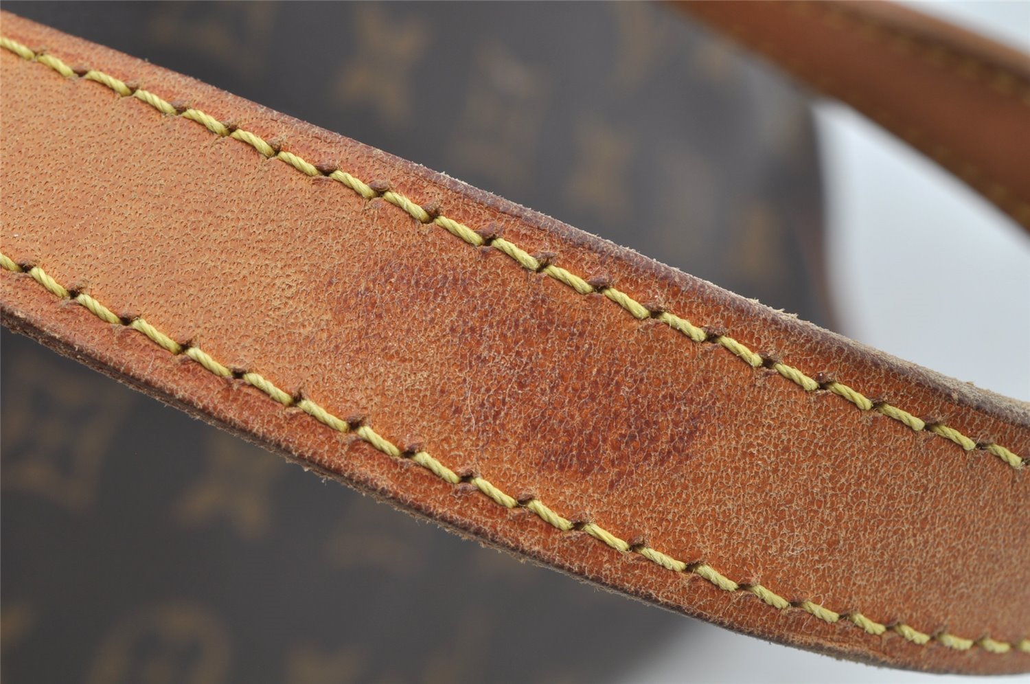 Authentic Louis Vuitton Monogram Batignolles Vertical Tote Bag M51153 LV 8941I