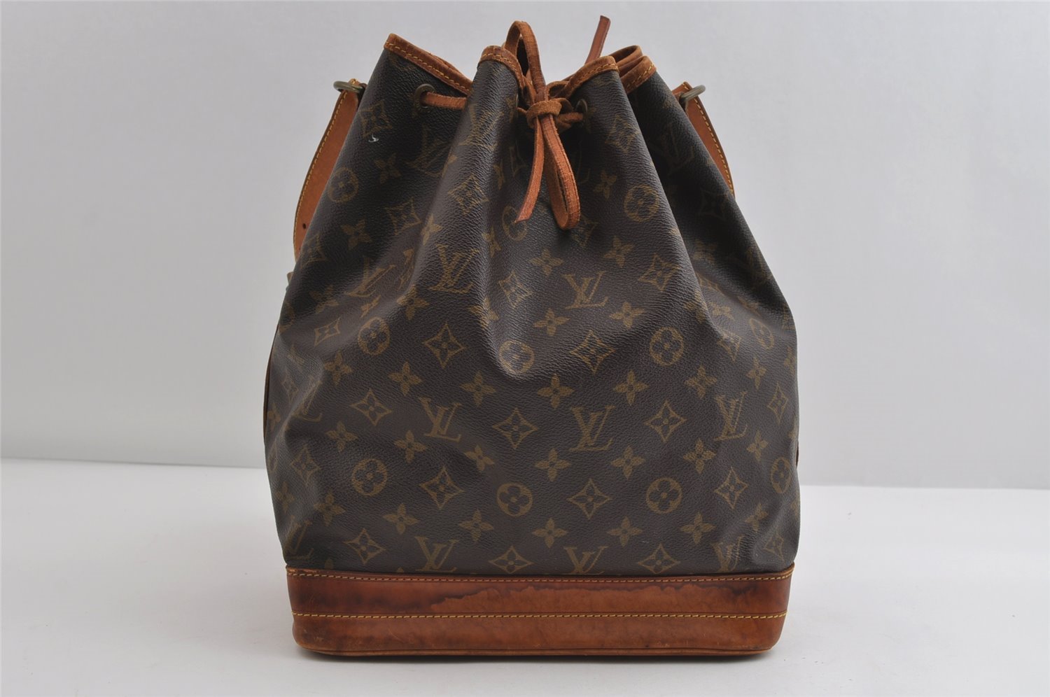Authentic Louis Vuitton Monogram Noe Shoulder Drawstring Bag M42224 LV 8946I