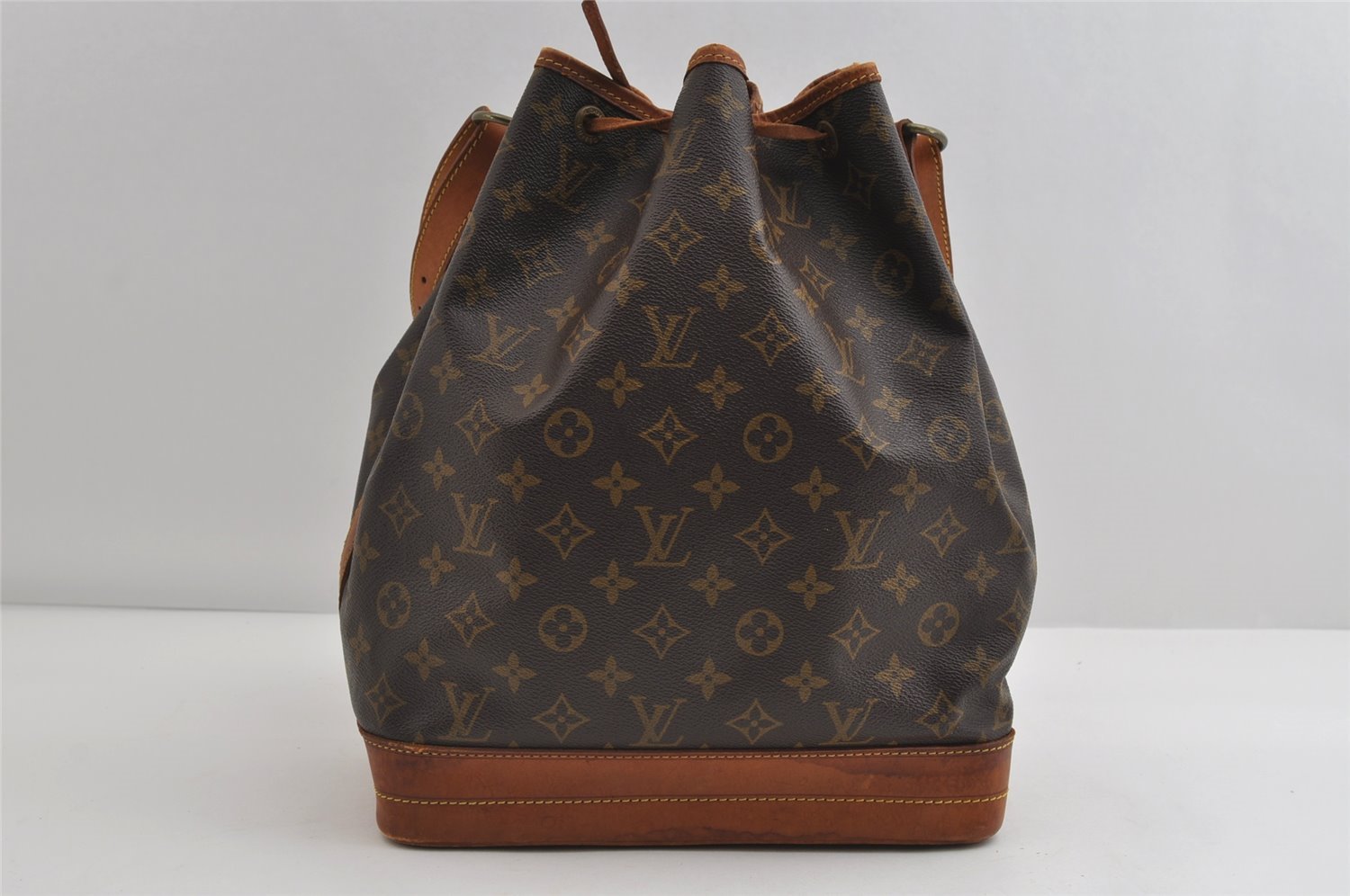Authentic Louis Vuitton Monogram Noe Shoulder Drawstring Bag M42224 LV 8946I
