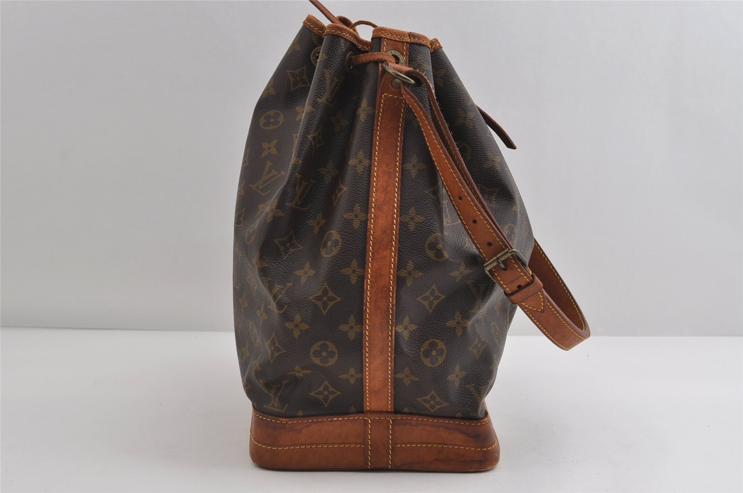 Authentic Louis Vuitton Monogram Noe Shoulder Drawstring Bag M42224 LV 8946I