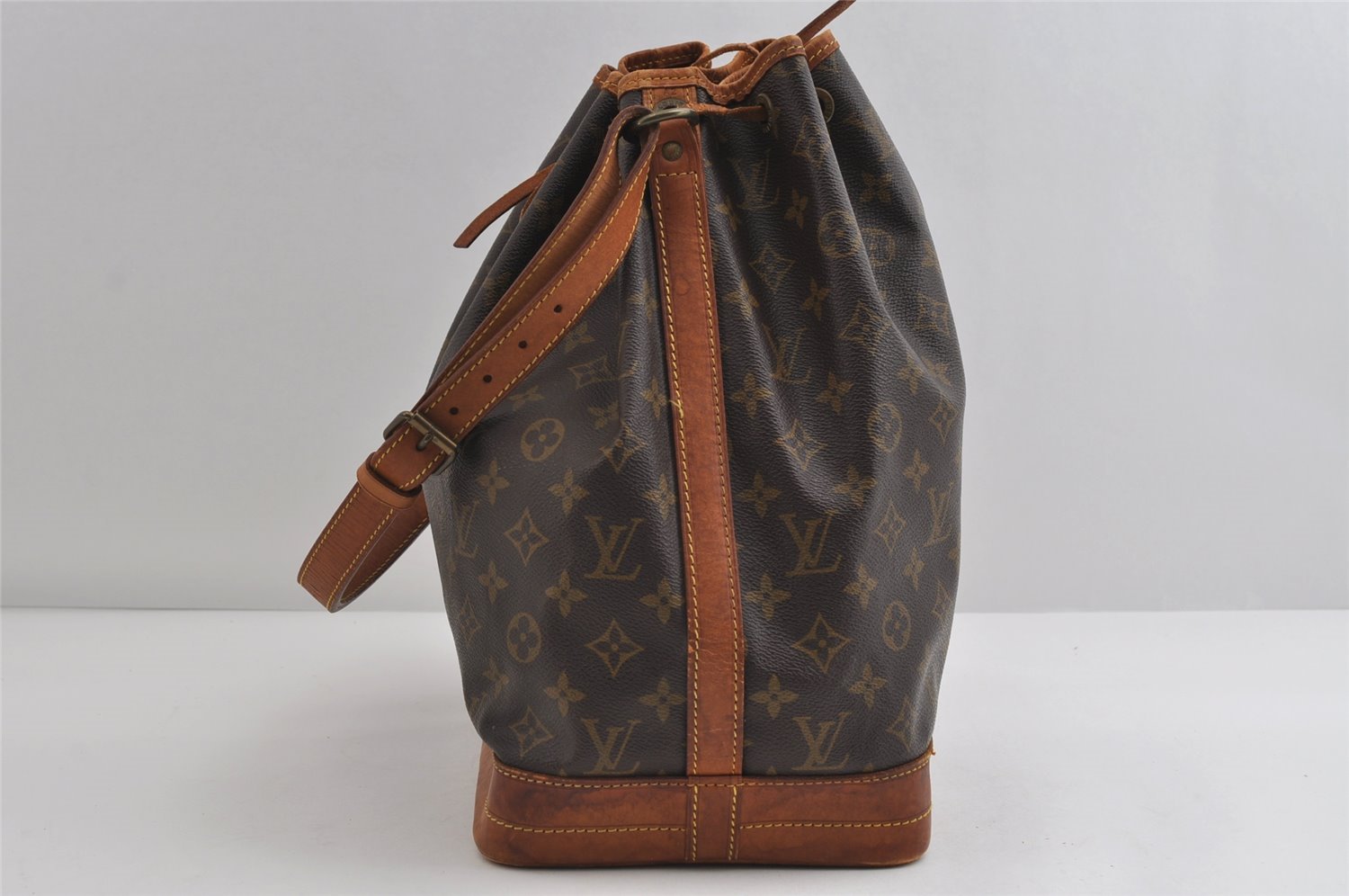 Authentic Louis Vuitton Monogram Noe Shoulder Drawstring Bag M42224 LV 8946I