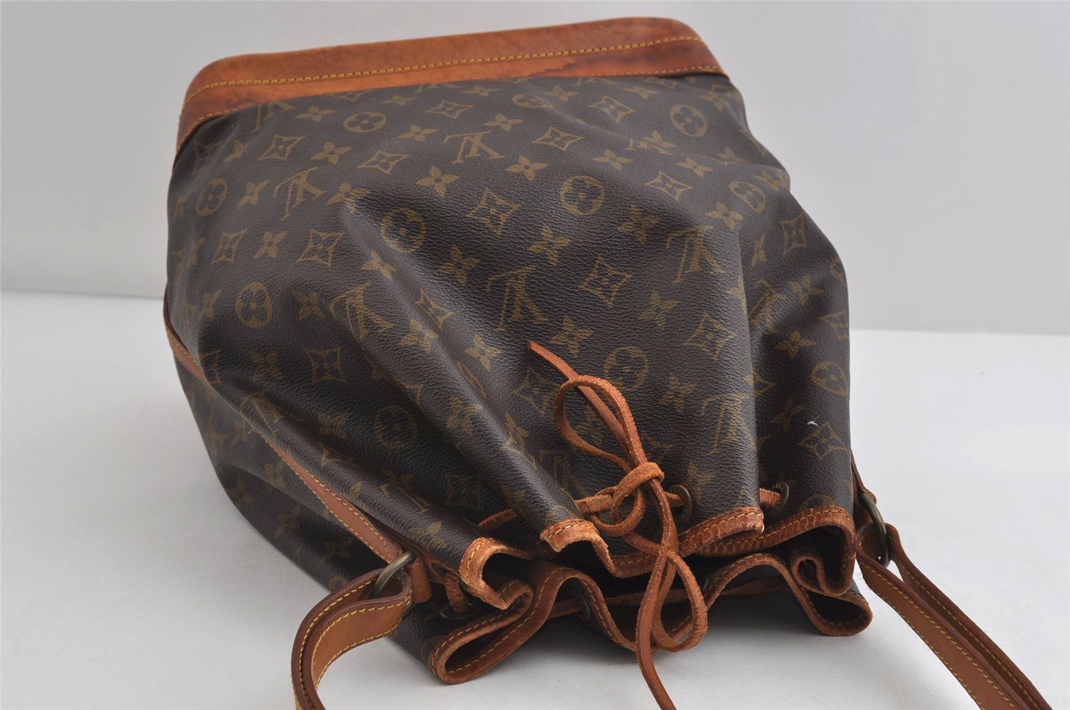 Authentic Louis Vuitton Monogram Noe Shoulder Drawstring Bag M42224 LV 8946I