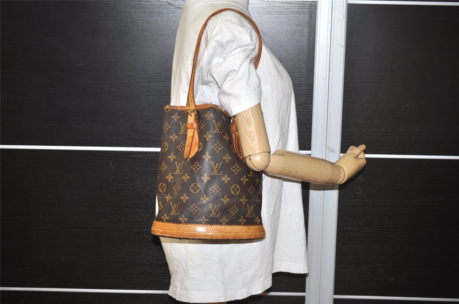 Authentic Louis Vuitton Monogram Bucket PM Shoulder Tote Bag M42238 Junk 8951I