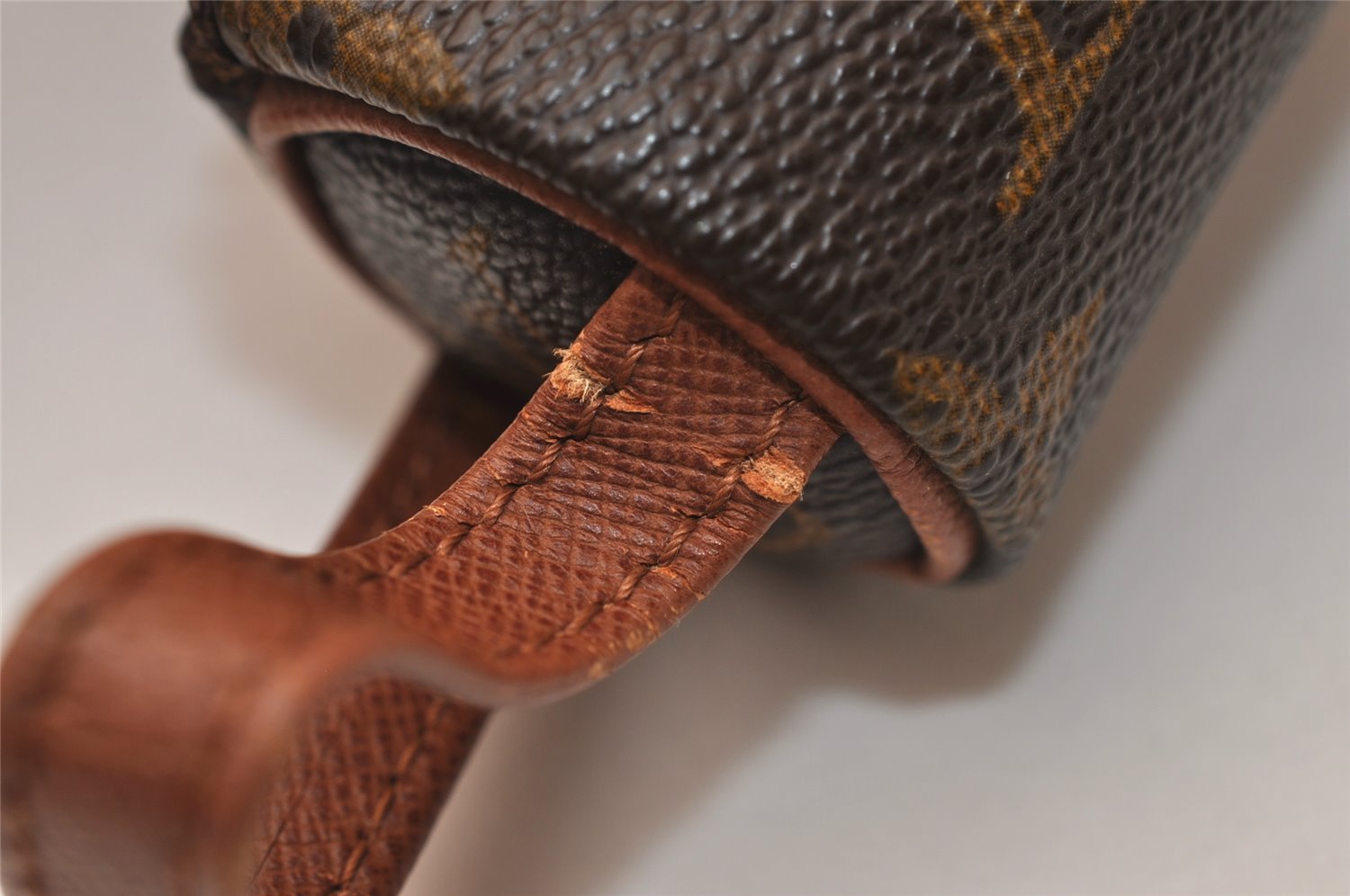 Authentic Louis Vuitton Monogram Etui 3 Golf Ball Case M58249 LV 8955J