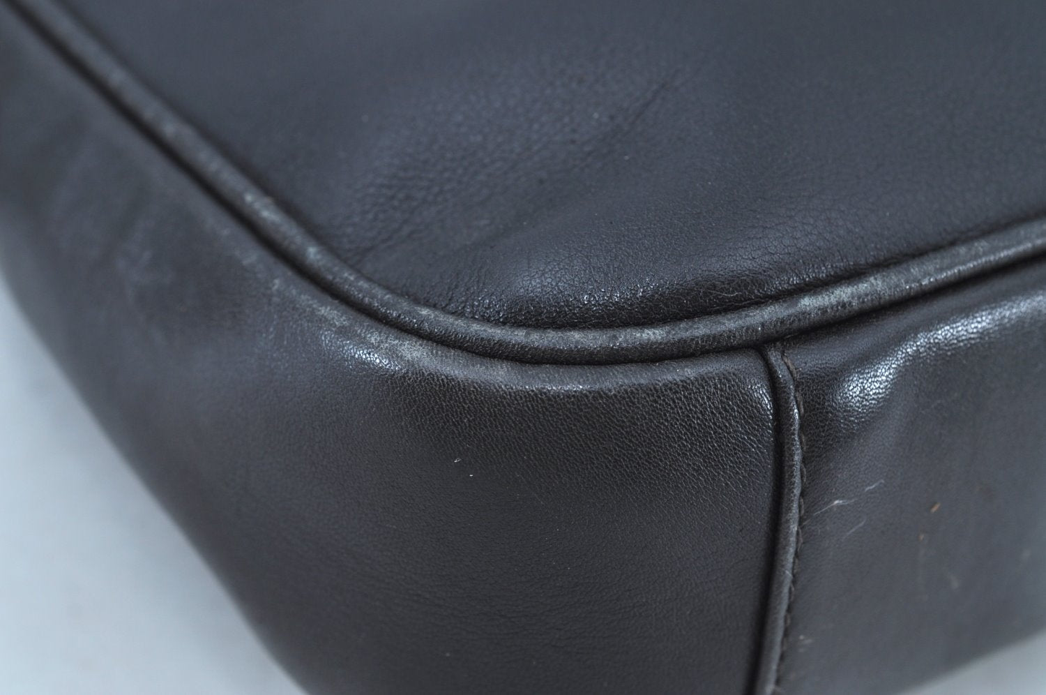 Authentic GUCCI Tassel Shoulder Cross Body Bag Purse Leather Black Junk 8967G