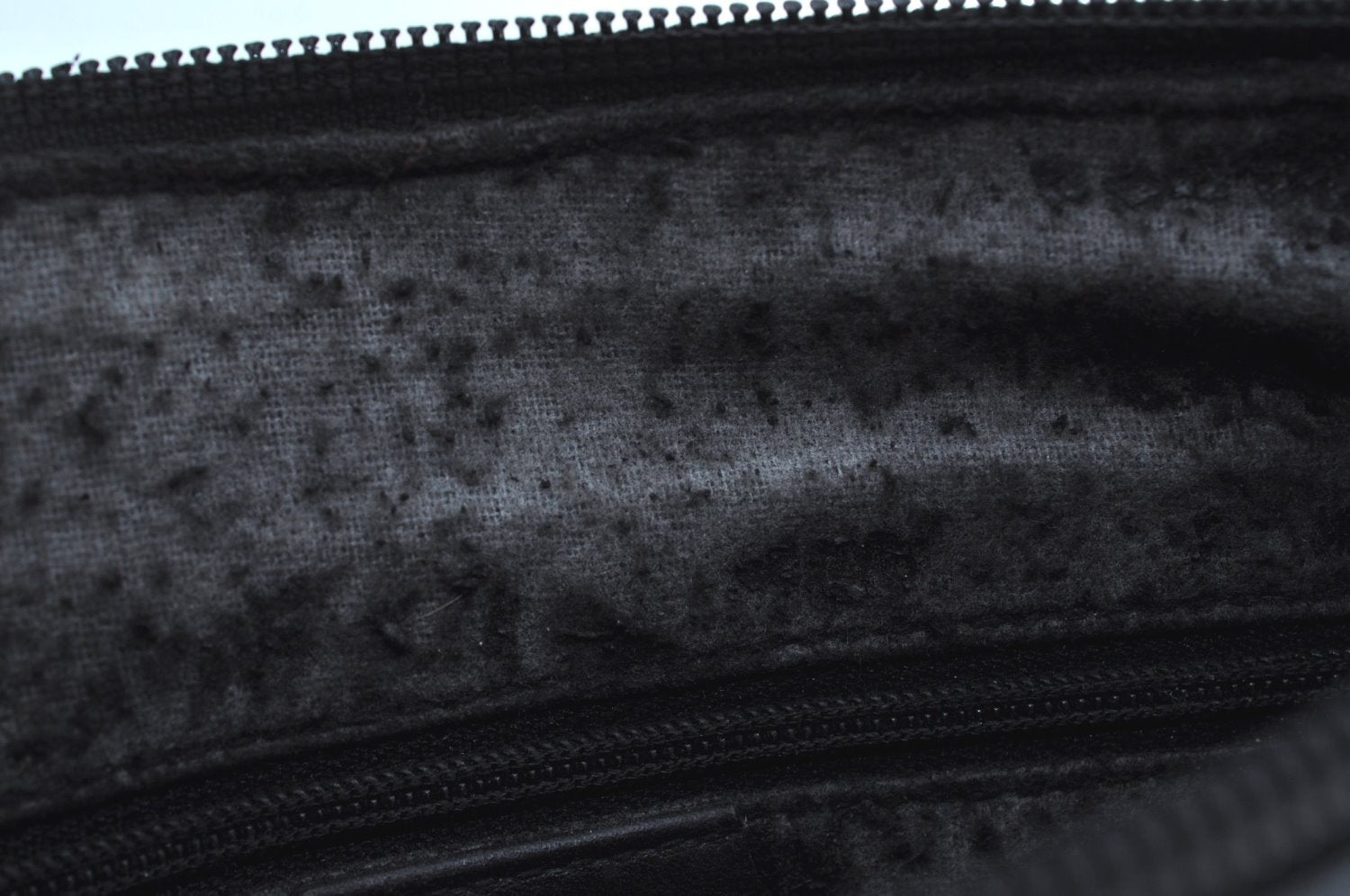 Authentic GUCCI Tassel Shoulder Cross Body Bag Purse Leather Black Junk 8967G