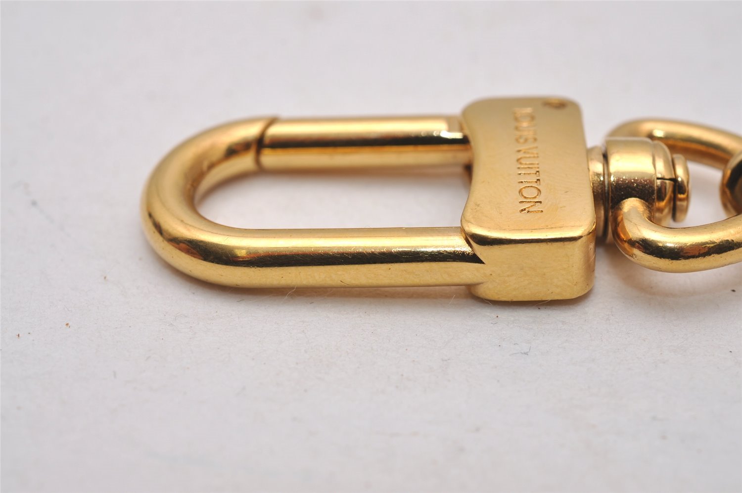 Authentic Louis Vuitton Charm Key Chain Anokre Gold M62698 LV 8967I