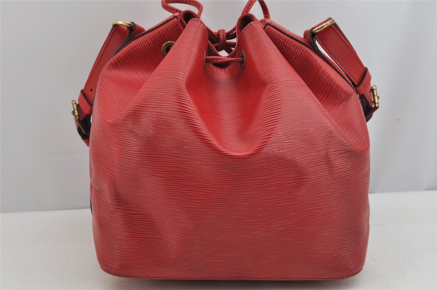 Authentic Louis Vuitton Epi Petit Noe Shoulder Drawstring Bag M44107 Red 8970J