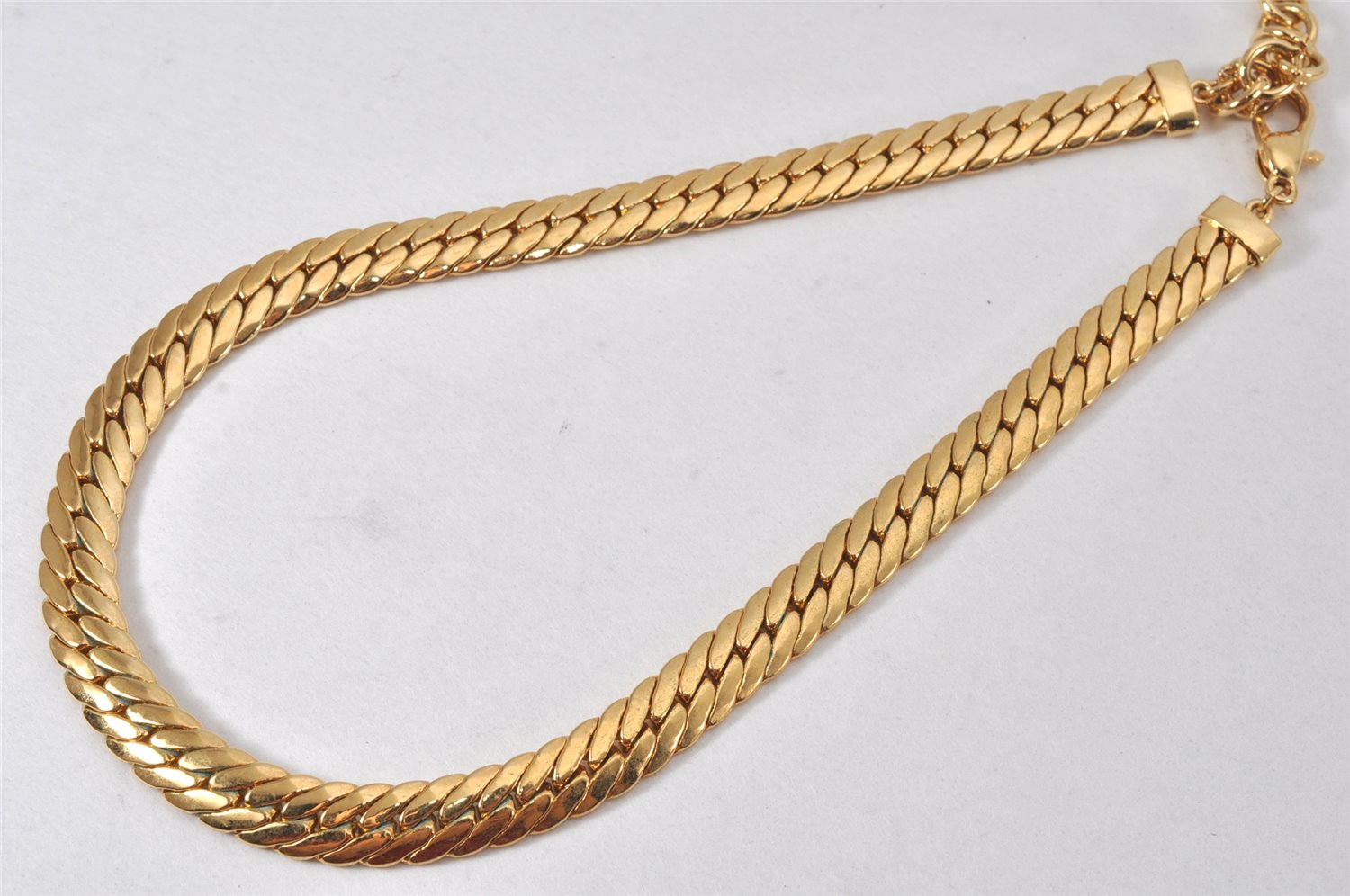 Authentic GIVENCHY Chain Pendant Necklace Gold Tone 8979K