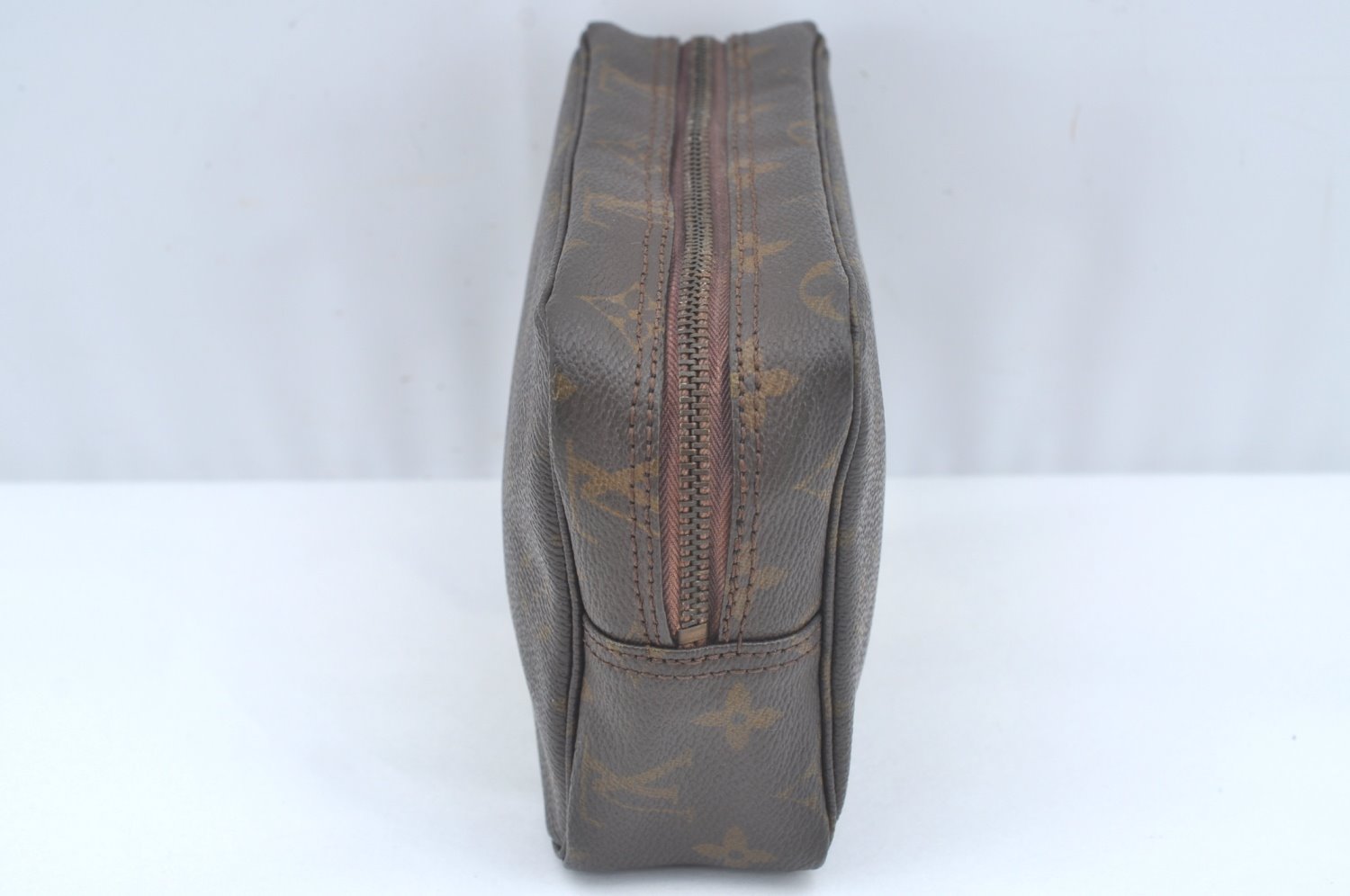 Auth Louis Vuitton Monogram Trousse Toilette 18 Clutch Hand Bag Old Model 8986I