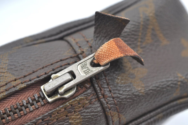 Auth Louis Vuitton Monogram Trousse Toilette 18 Clutch Hand Bag Old Model 8986I