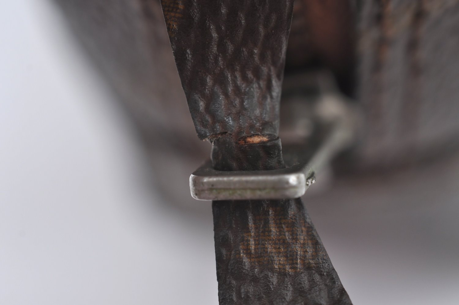 Auth Louis Vuitton Monogram Trousse Toilette 18 Clutch Hand Bag Old Model 8986I