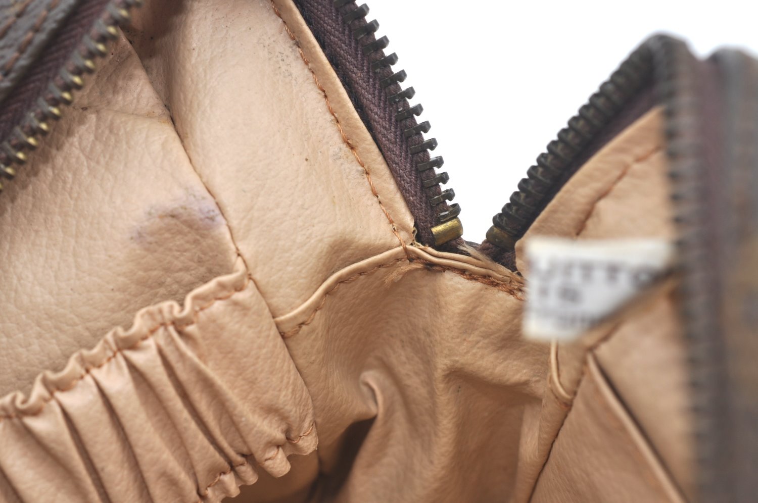 Auth Louis Vuitton Monogram Trousse Toilette 18 Clutch Hand Bag Old Model 8986I