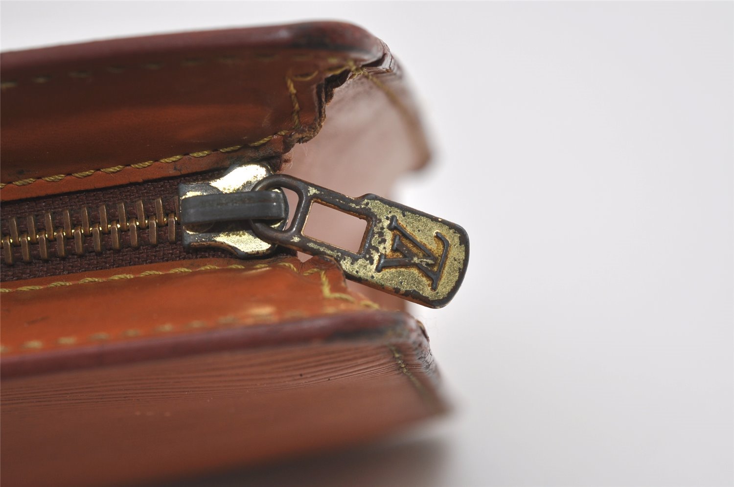 Authentic Louis Vuitton Epi Pochette Homme Clutch Hand Bag Brown M52528 LV 8992I