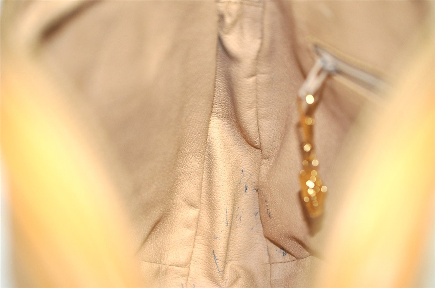 Authentic GUCCI Micro GG PVC Leather Shoulder Cross Body Bag Purse White 8993I