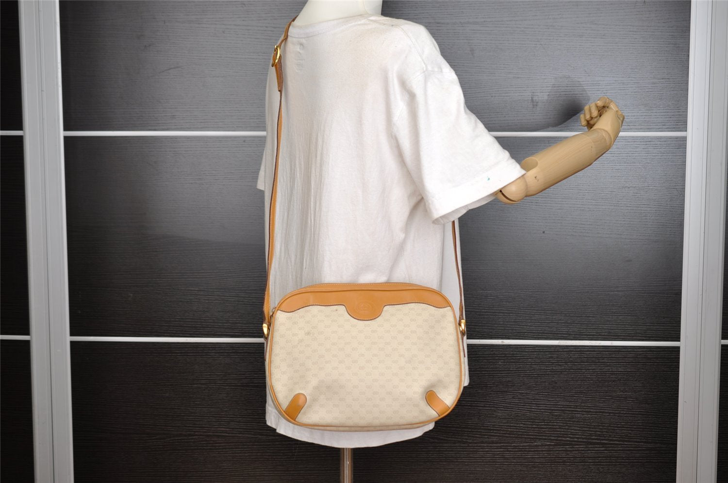 Authentic GUCCI Micro GG PVC Leather Shoulder Cross Body Bag Purse White 8993I