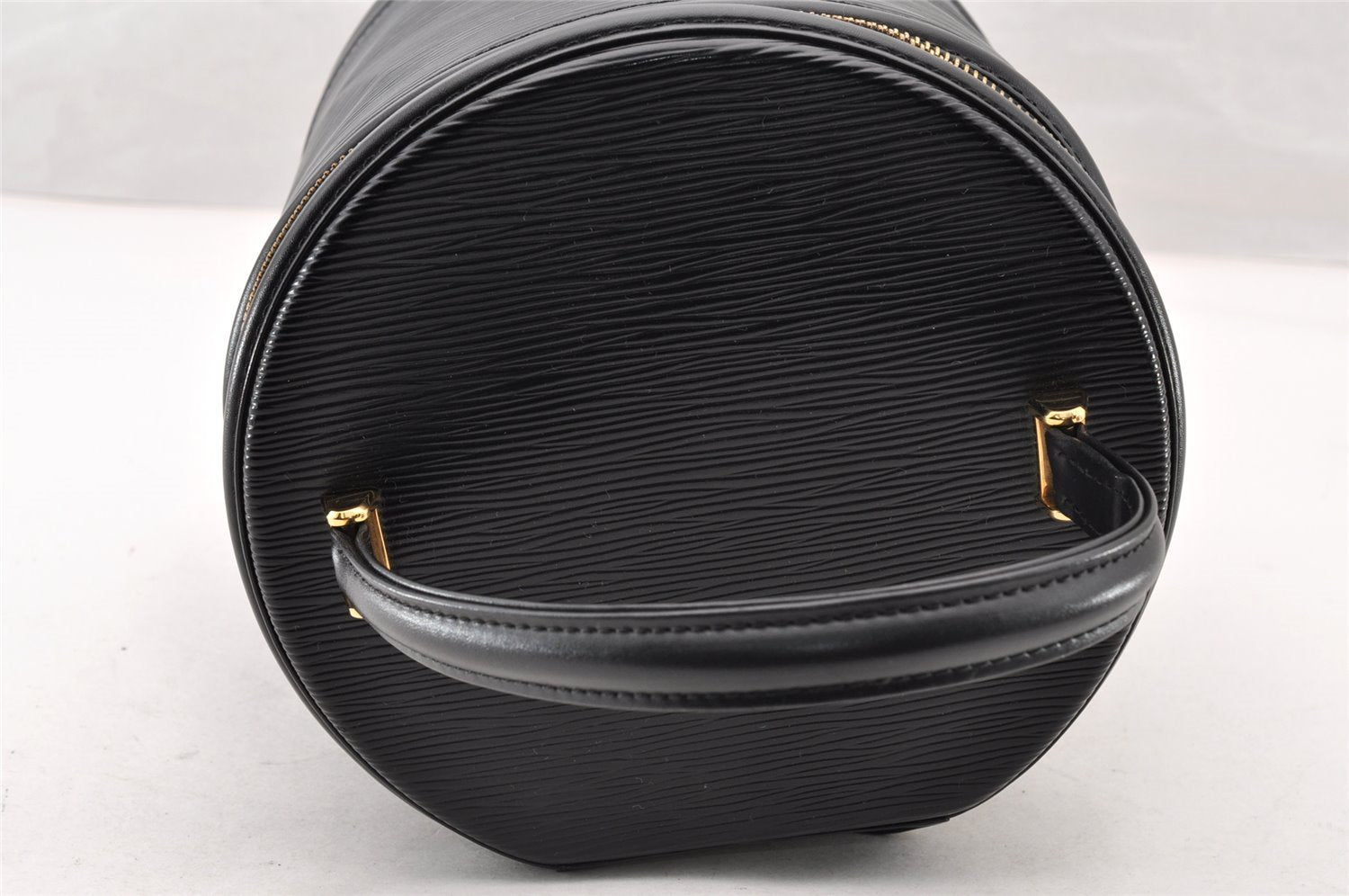 Authentic Louis Vuitton Epi Cannes Cosmetic Hand Bag Purse Black M48032 LV 9002I