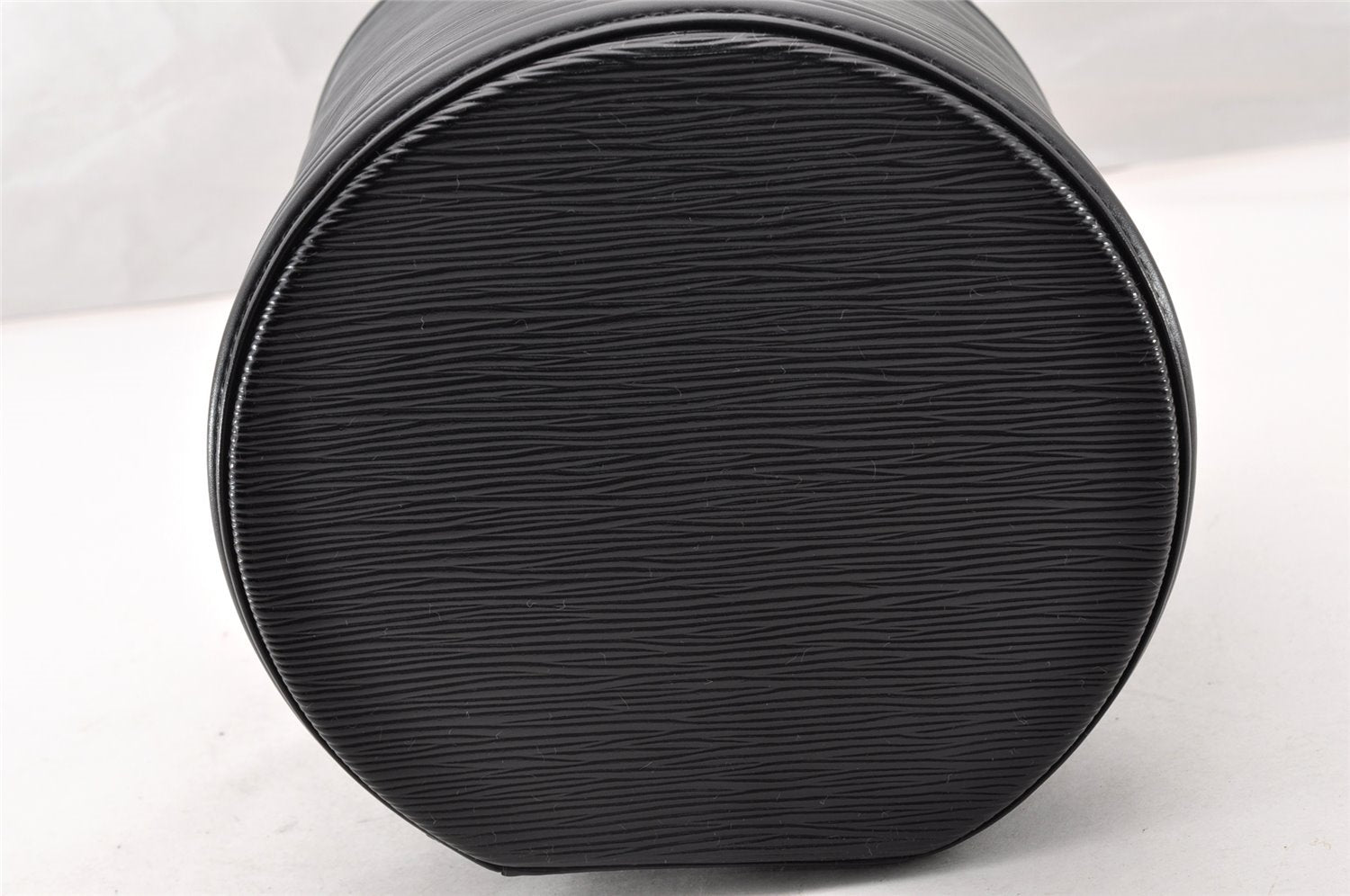 Authentic Louis Vuitton Epi Cannes Cosmetic Hand Bag Purse Black M48032 LV 9002I