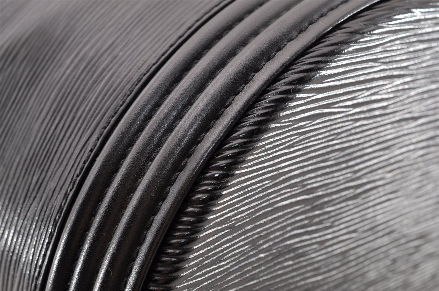 Authentic Louis Vuitton Epi Cannes Cosmetic Hand Bag Purse Black M48032 LV 9002I