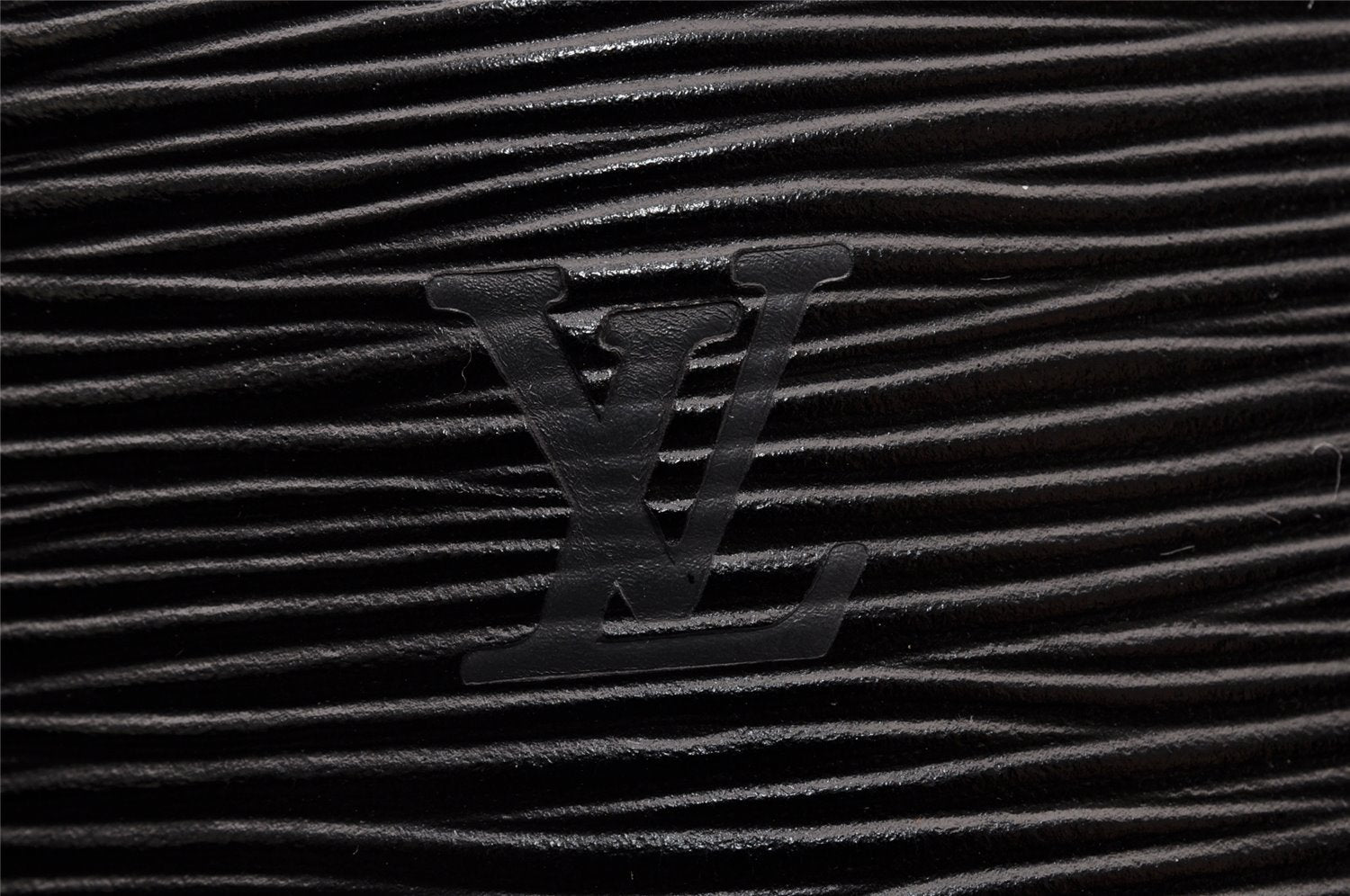 Authentic Louis Vuitton Epi Cannes Cosmetic Hand Bag Purse Black M48032 LV 9002I