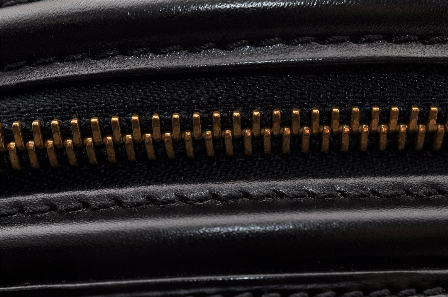 Authentic Louis Vuitton Epi Cannes Cosmetic Hand Bag Purse Black M48032 LV 9002I