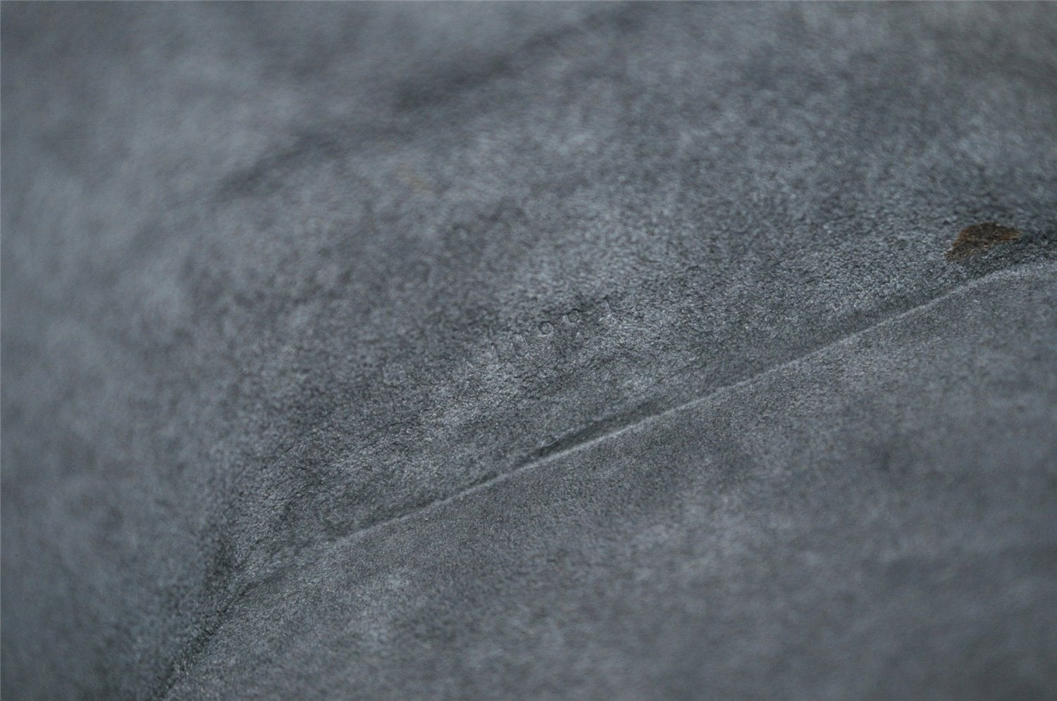 Authentic Louis Vuitton Epi Cannes Cosmetic Hand Bag Purse Black M48032 LV 9002I