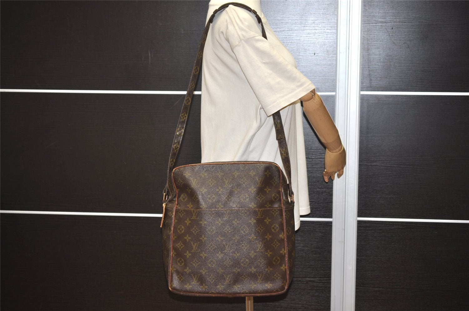 Authentic Louis Vuitton Monogram Marceau Shoulder Cross Body Bag Old Model 9011I