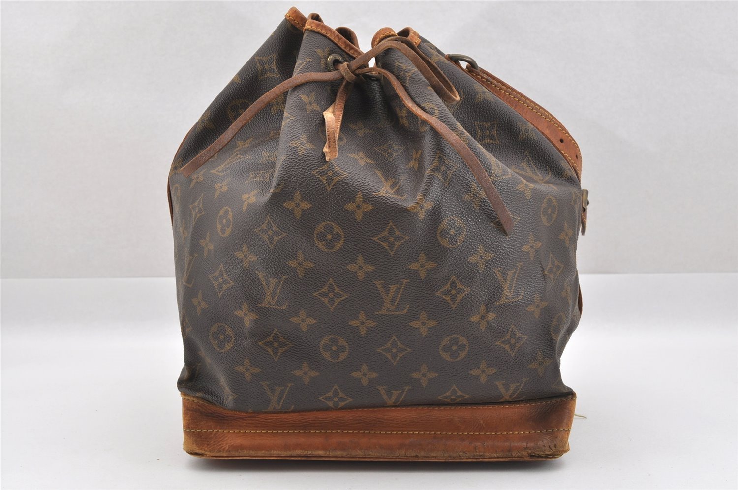 Authentic Louis Vuitton Monogram Noe Shoulder Drawstring Bag M42224 LV 9015I