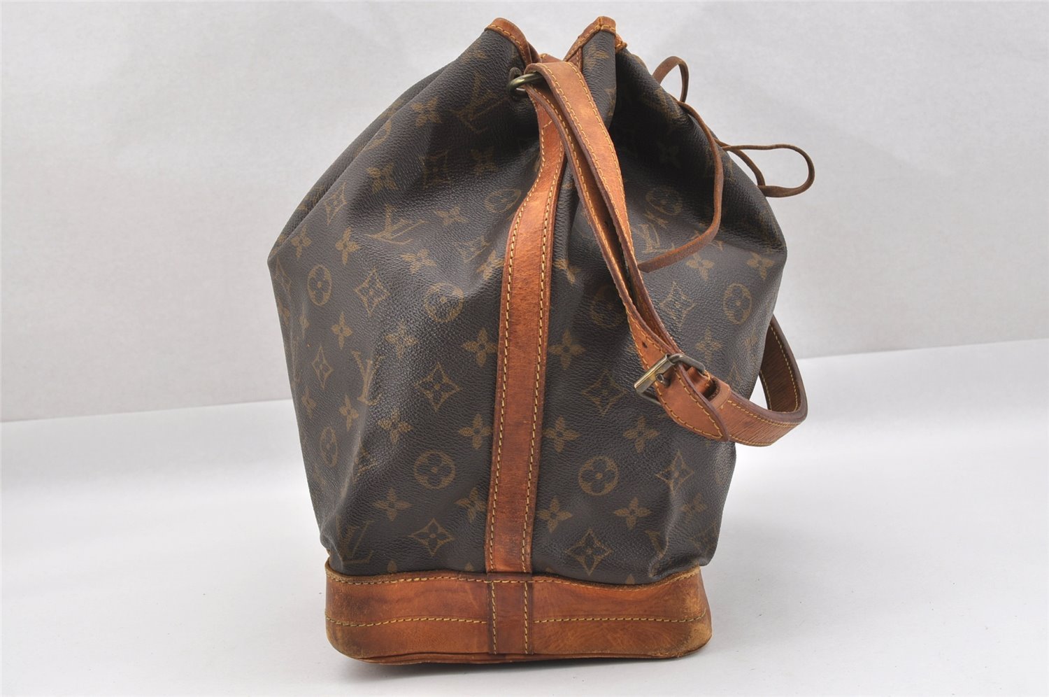 Authentic Louis Vuitton Monogram Noe Shoulder Drawstring Bag M42224 LV 9015I