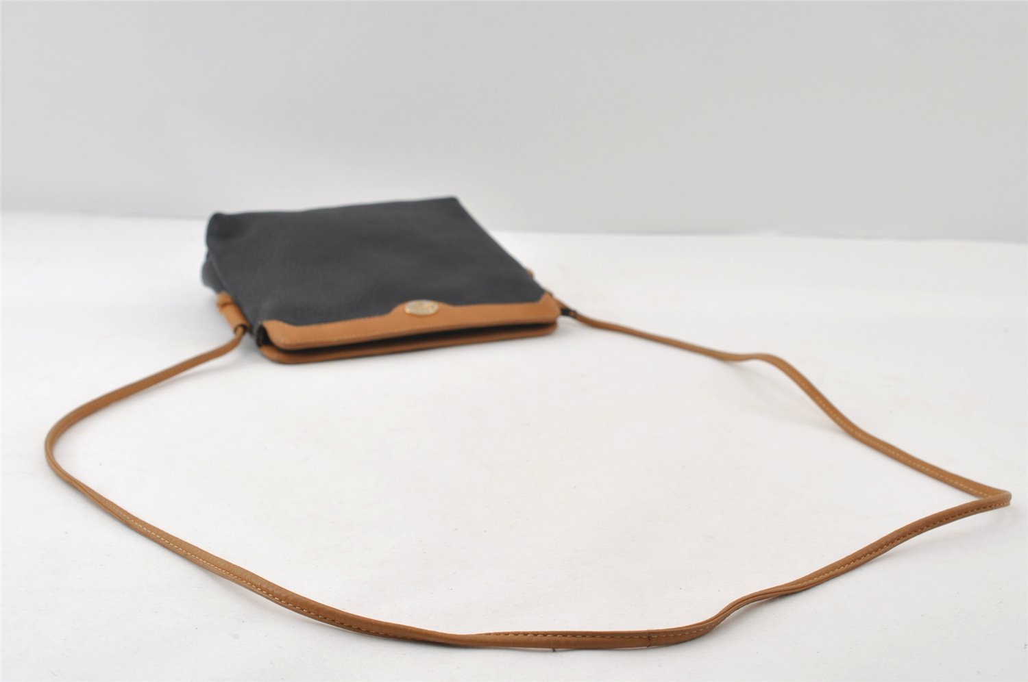 Authentic GUCCI Vintage Shoulder Cross Body Bag Purse Leather Navy Black 9029I